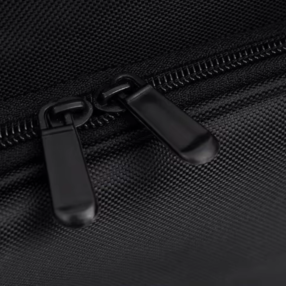 Ilario – Sacoche Ordinateur Homme Élégante et Légère en Nylon Imperméable