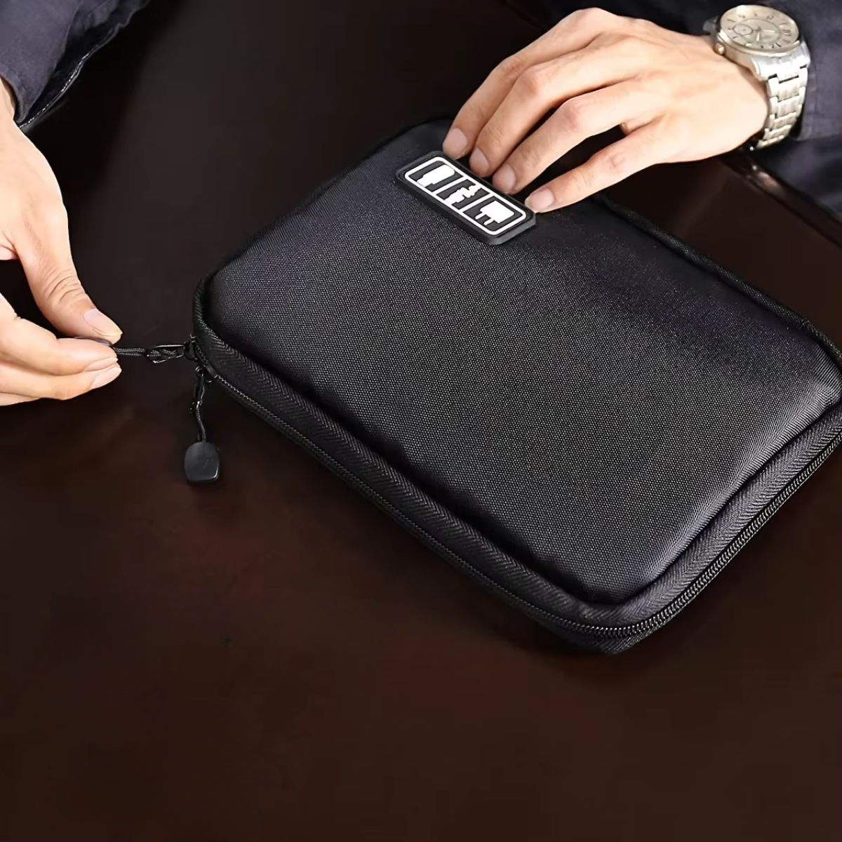 Organiseur de Câbles & Accessoires – Grande Capacité, Étanche et Ultra-Pratique