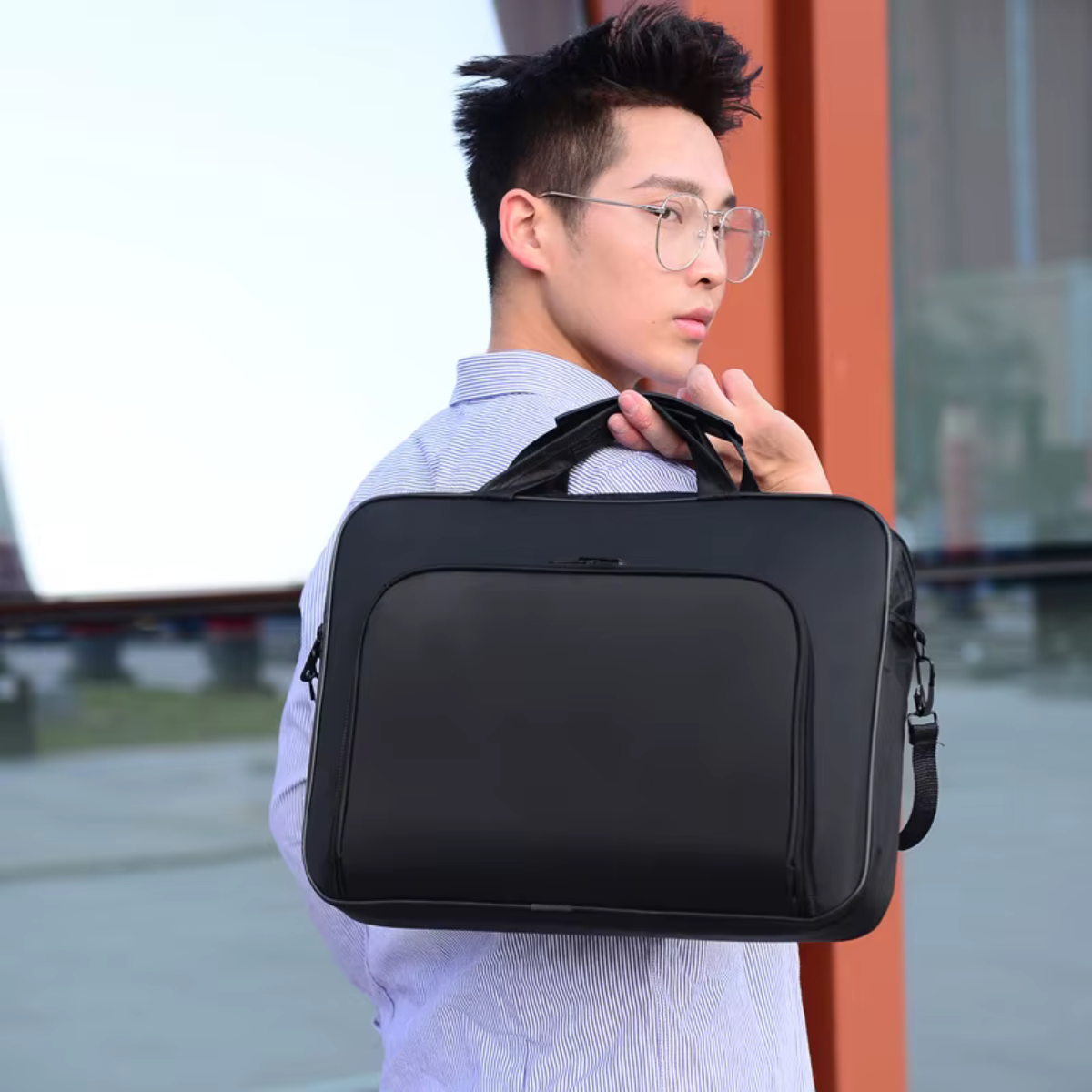 Ilario – Sacoche Ordinateur Homme Élégante et Légère en Nylon Imperméable